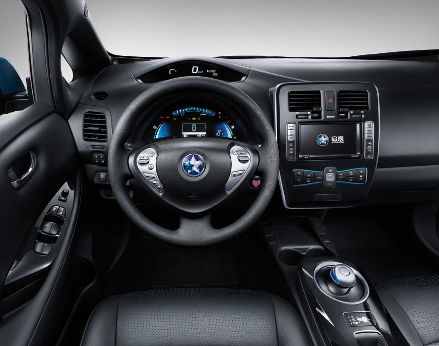 Nissan Leaf салон