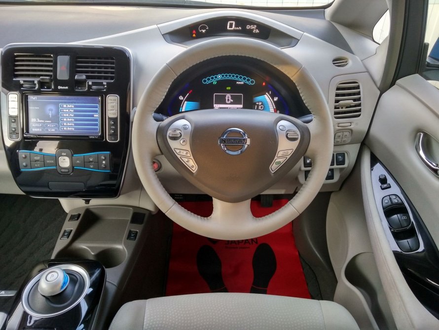 Nissan Leaf 2012 Interior