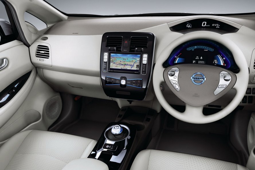 Nissan Leaf 2017 салон