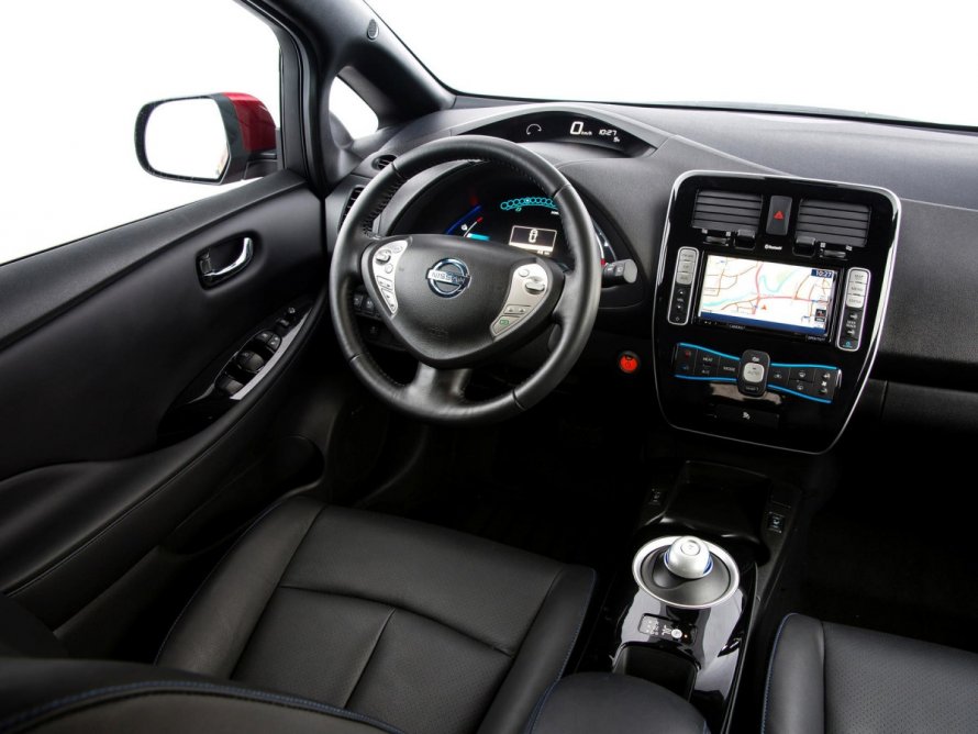 Nissan Leaf ze1 салон