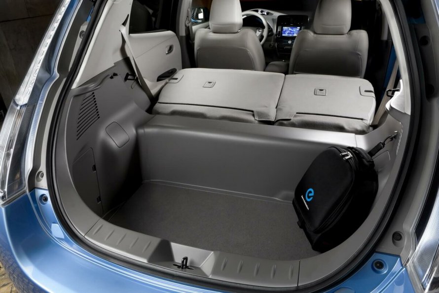 Nissan Leaf i багажник