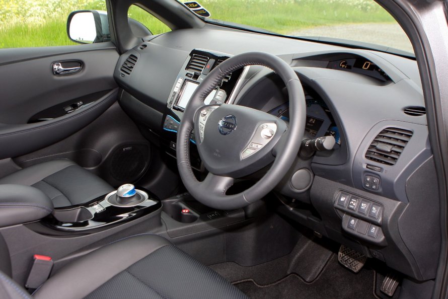 Nissan Leaf 2010 салон