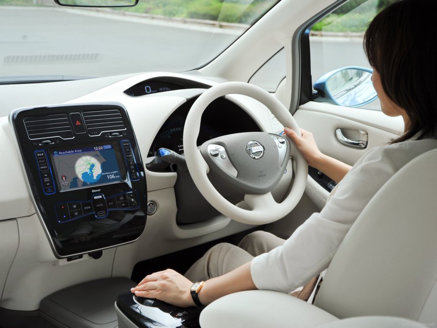 Электромобиль Nissan Leaf салон