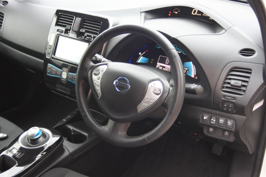 Руль Nissan Leaf