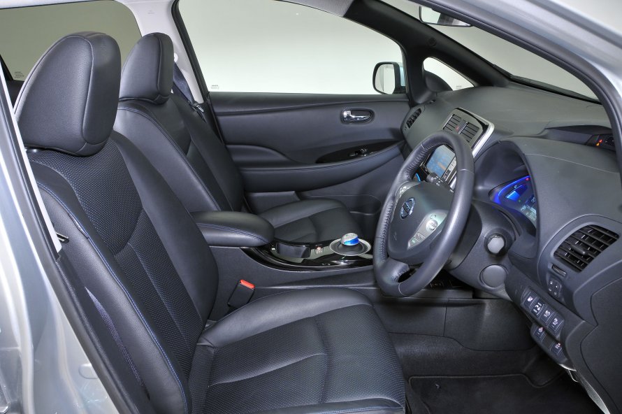 Nissan Leaf кожаный салон