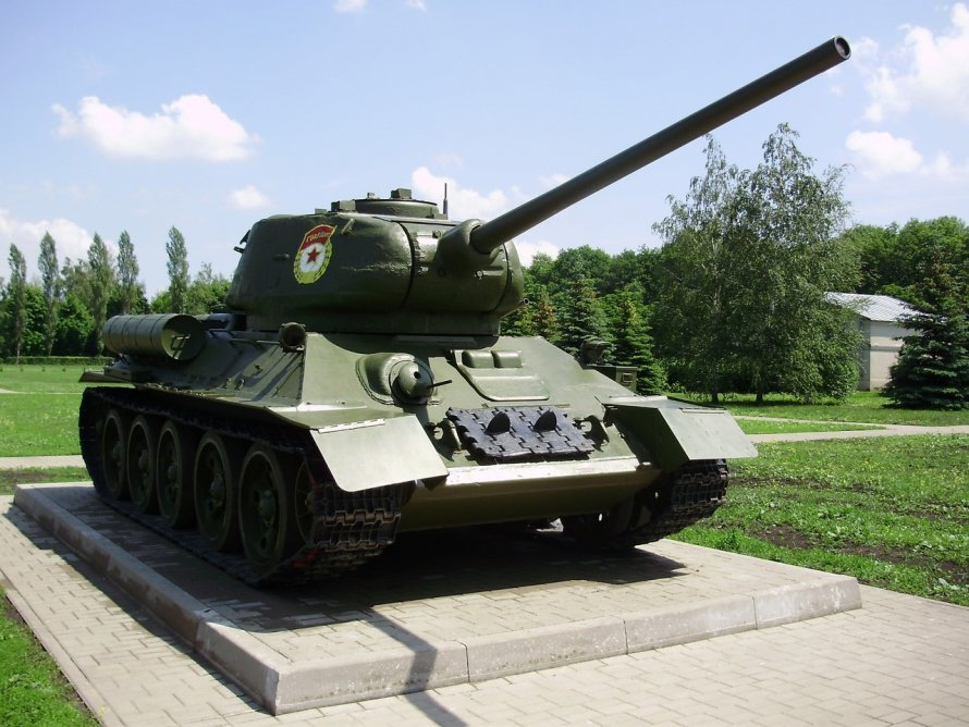Памятник танк т-34 Хабаровск