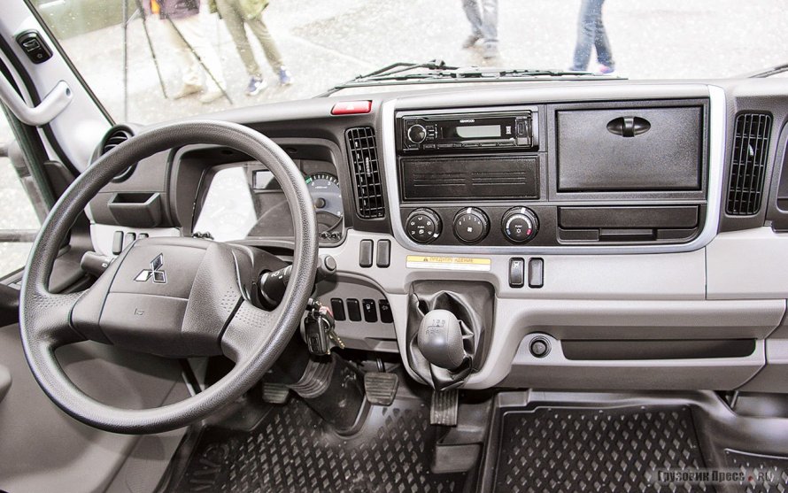 Mitsubishi Fuso Canter салон 2018