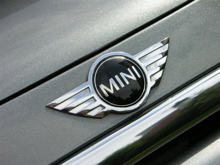 Эмблема Mini Cooper