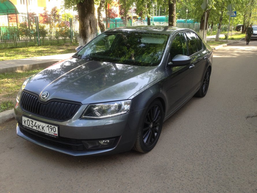 Skoda Octavia a7 r18 черная