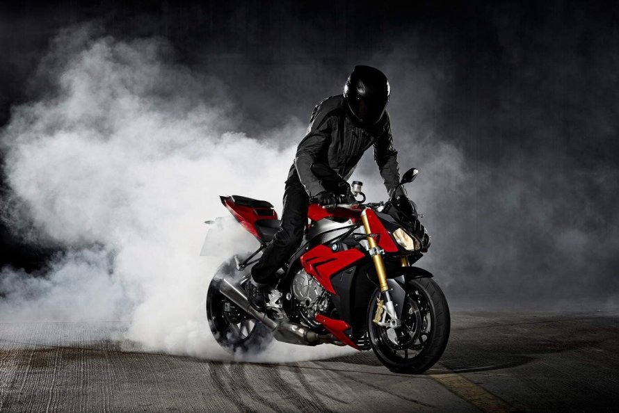 Мотоцикл БМВ s1000r дрифт