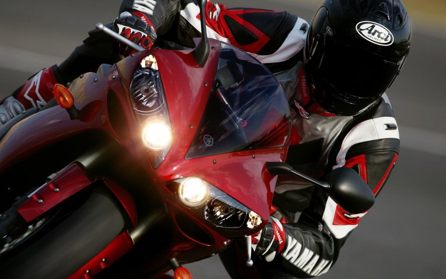 Экипировка Yamaha r1