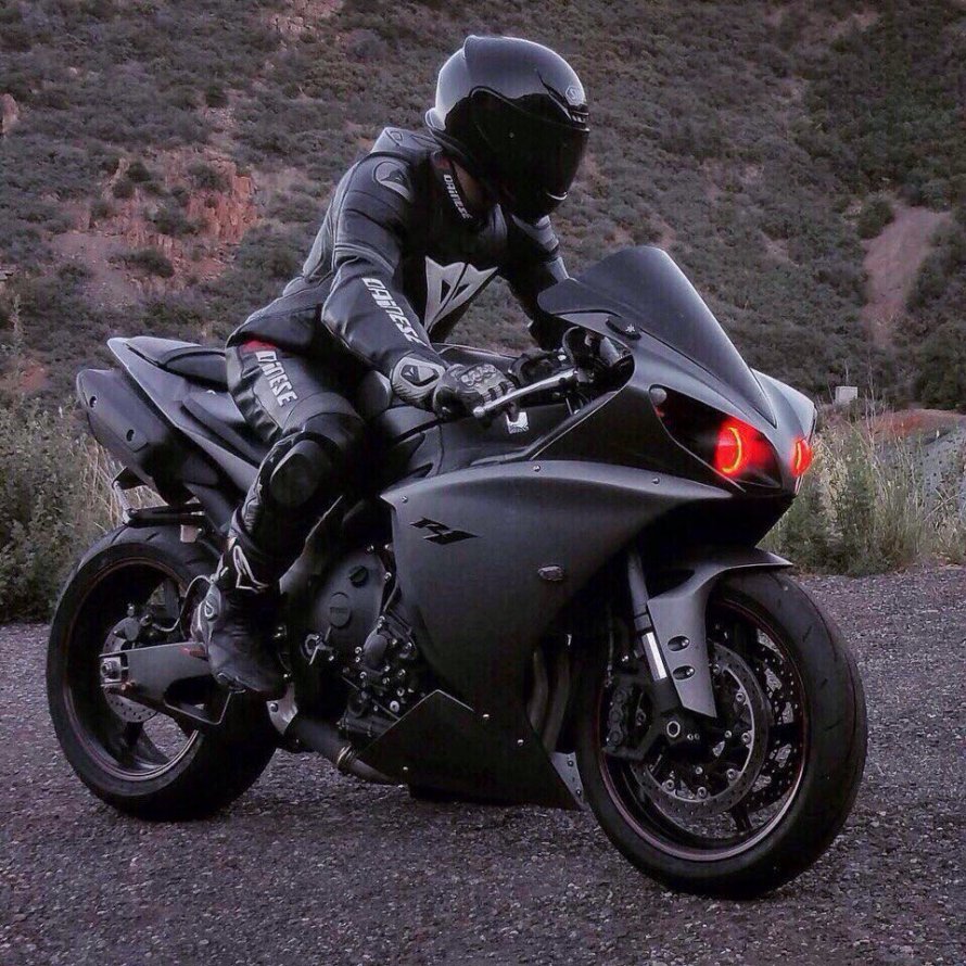 Yamaha r1 Black