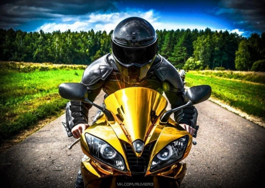Yamaha r6 черный с мотогонщиком