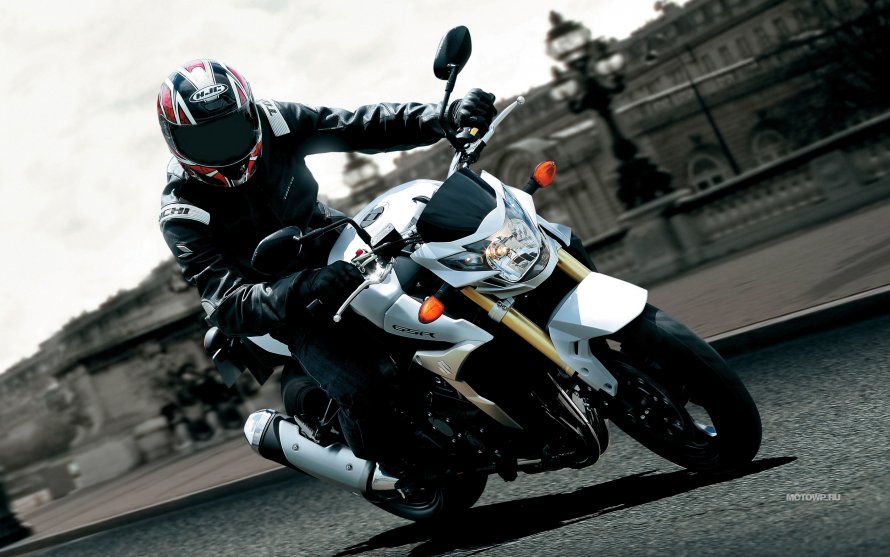 Suzuki GSR 600
