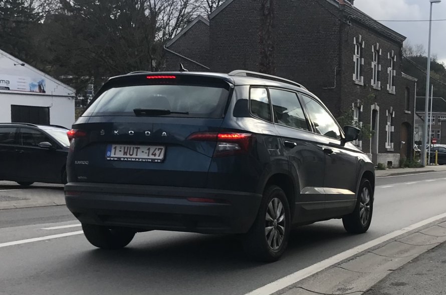 Skoda Karoq вид сзади