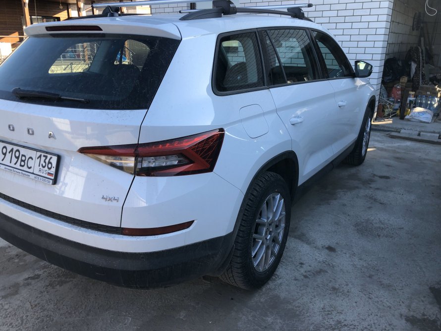 Skoda Karoq сзади