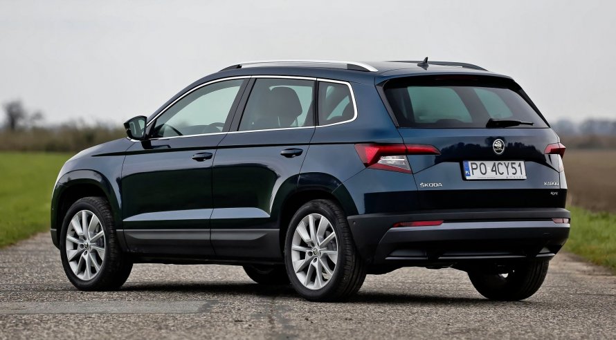 Škoda Karoq сзади черный
