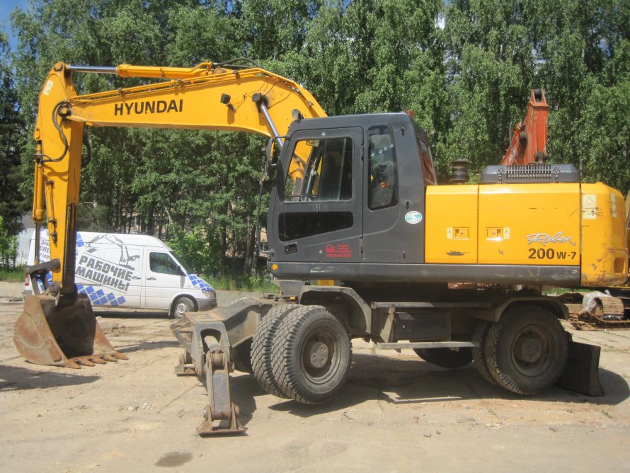 Hyundai r200w-7 c гидромолотом