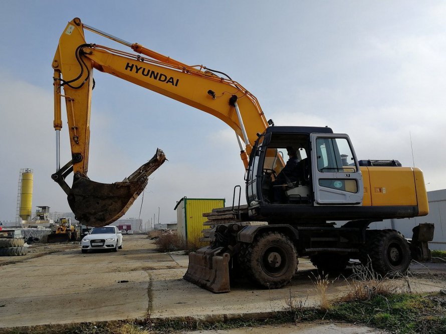 Экскаватор колёсный Hyundai r200w-7