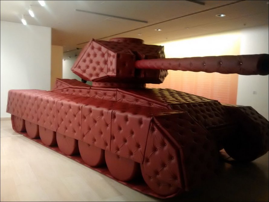 Диван танк