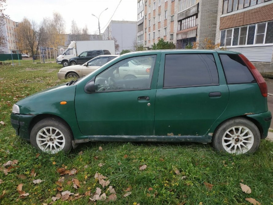 Ржавый Fiat punto 1998
