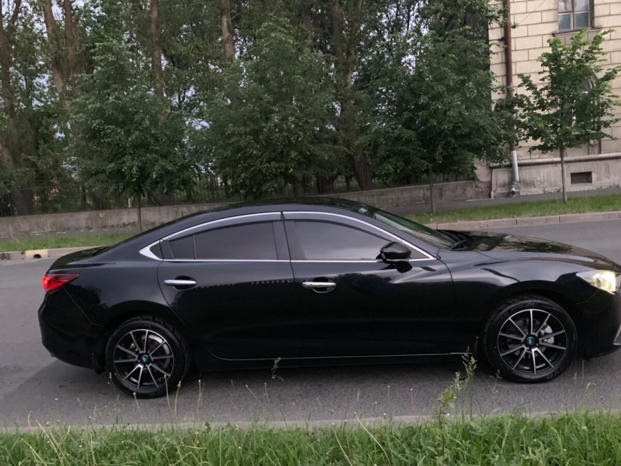 Мазда 6 2018 черная тонированная