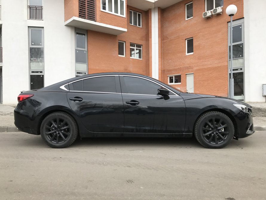 Чёрные матовые диски на Мазда 6 GH