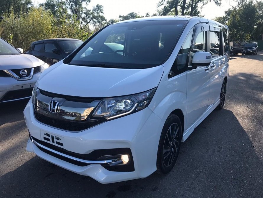 Honda Stepwgn 2015 белый