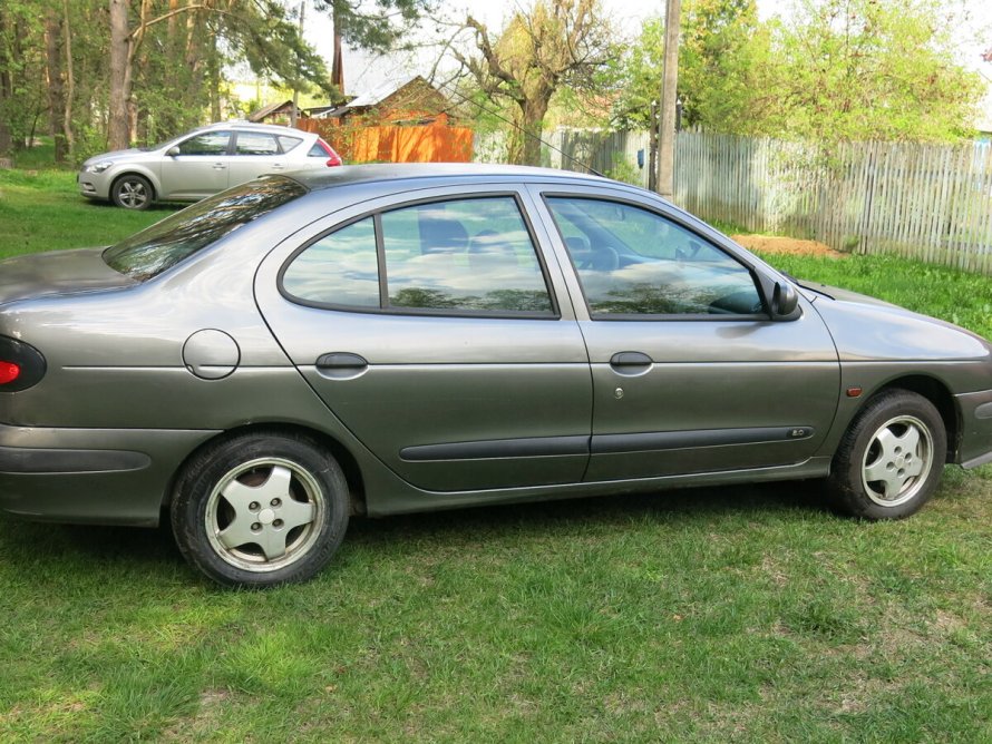 Рено Меган 1998 седан