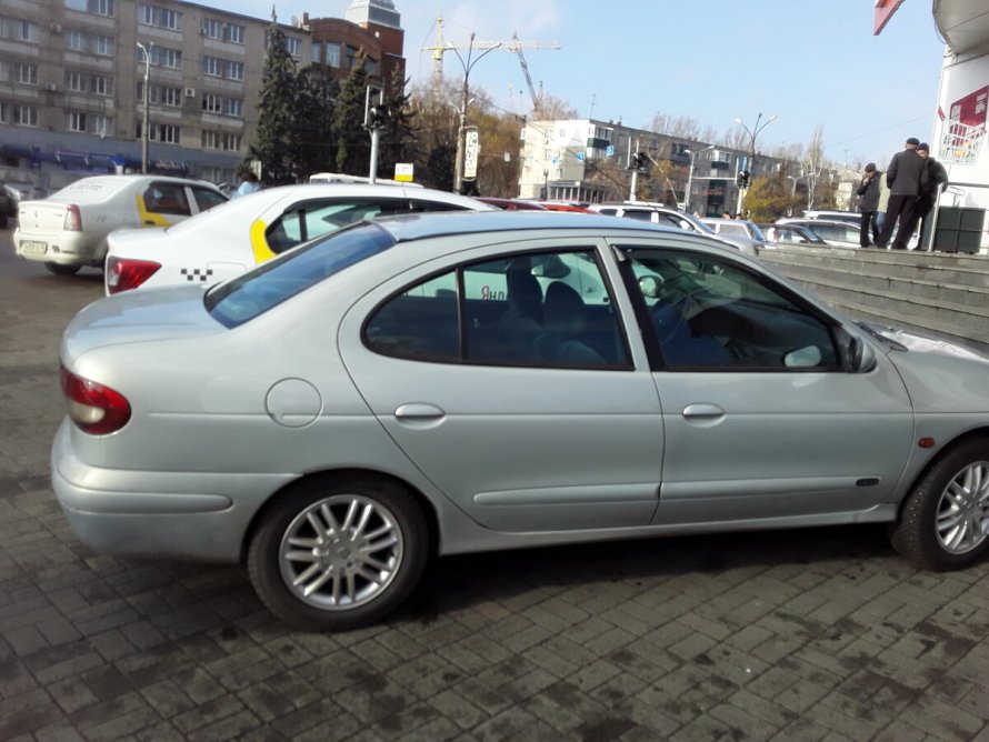 Рено Меган седан 2002