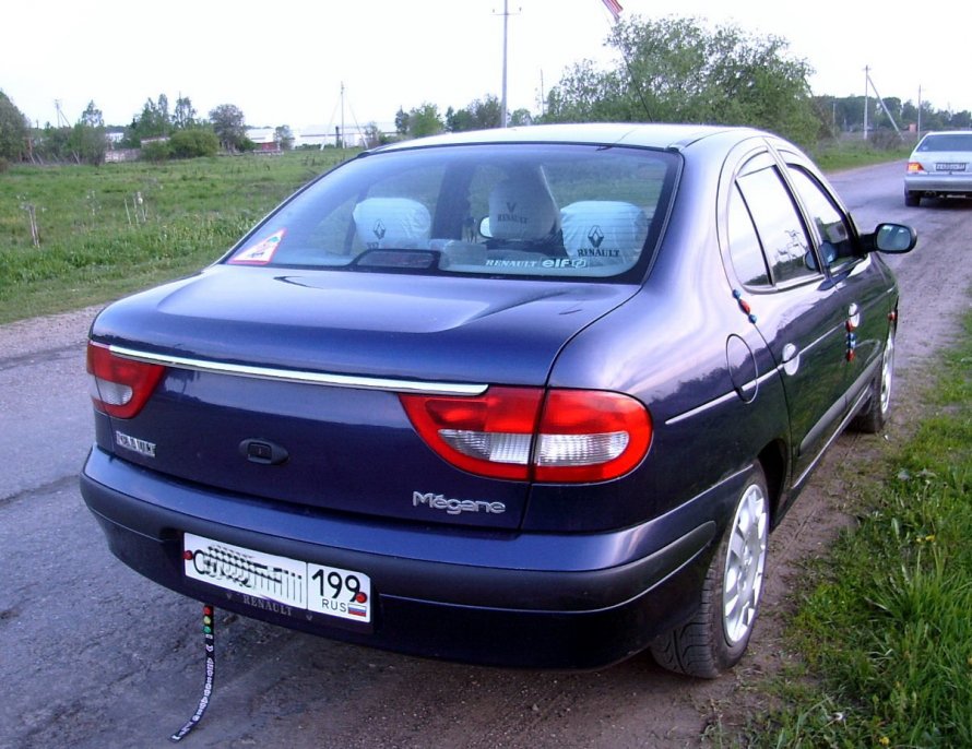 Рено Меган 2001 седан