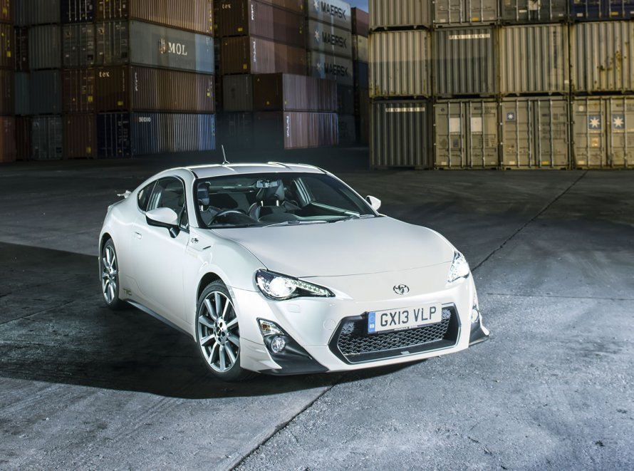 Toyota gt86 белая