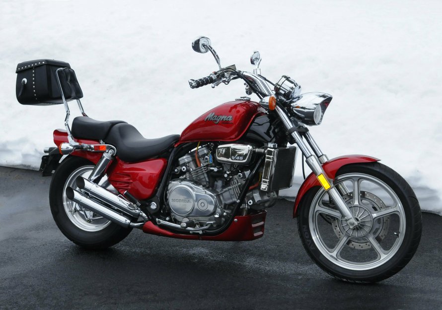 Honda Magna
