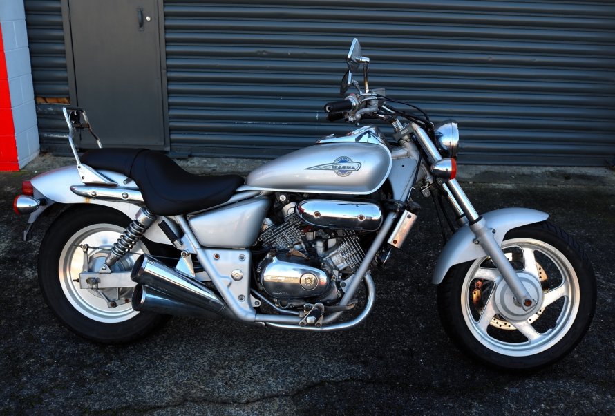 Honda Magna