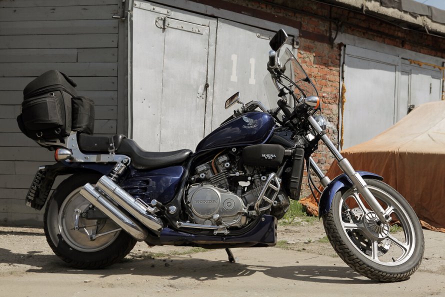 Honda Magna 750 v45