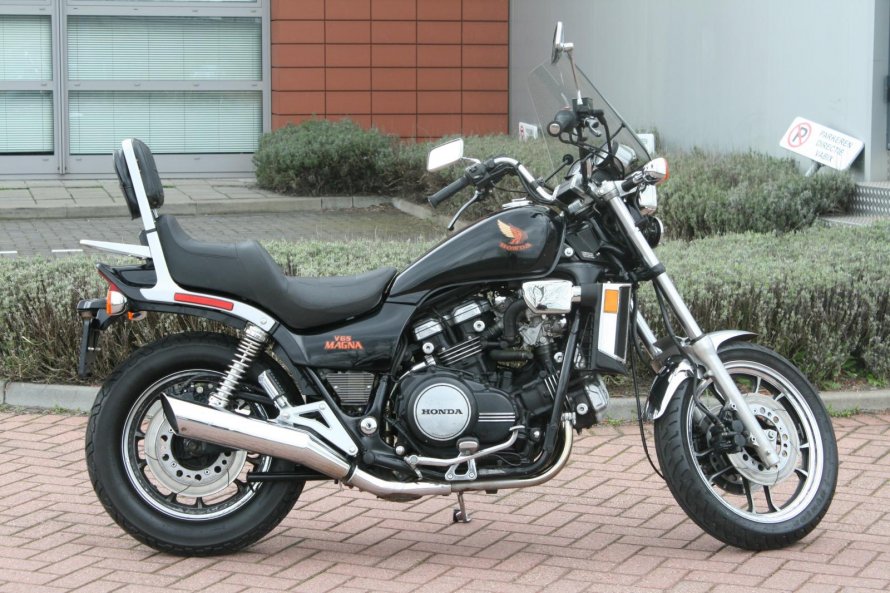 Honda Magna v65
