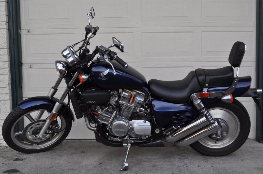 Honda vf750c super Magna