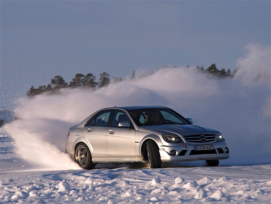 Mercedes-Benz c63 AMG w204 зимний дрифт