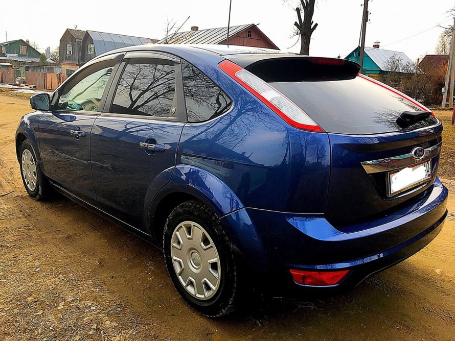 Ford Focus 2 хэтчбек темно синий