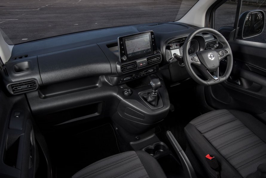 Кожаная торпеда Opel Astra