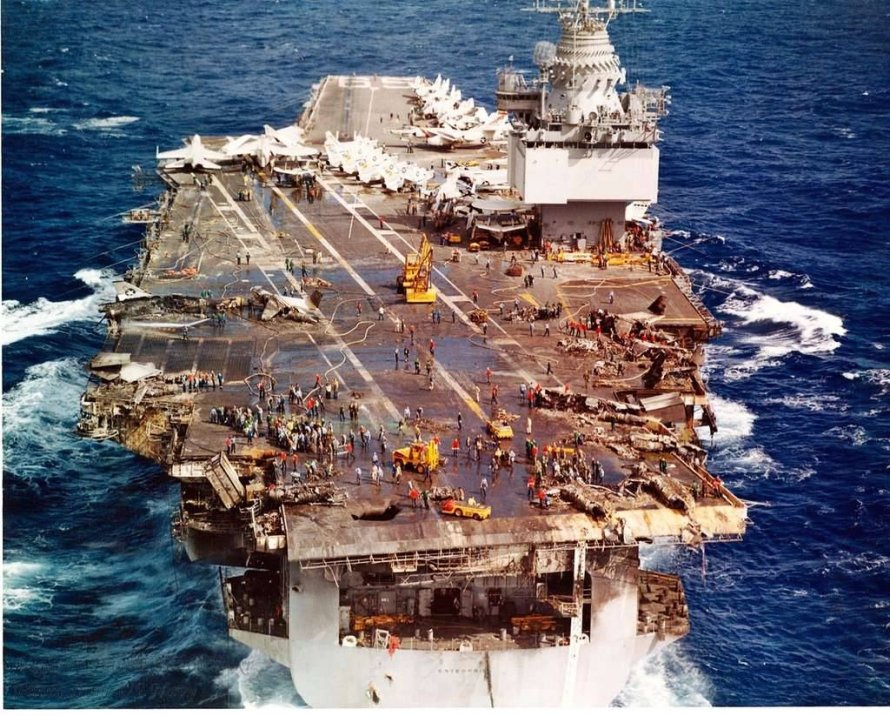 Атомный авианосец США Dwight Eisenhower