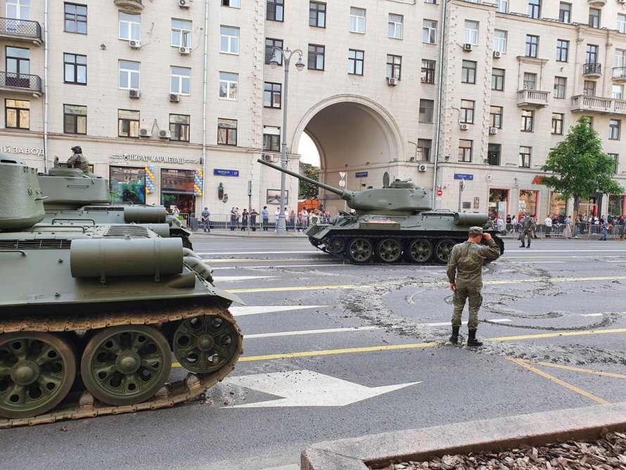Танк т-34 в Москве