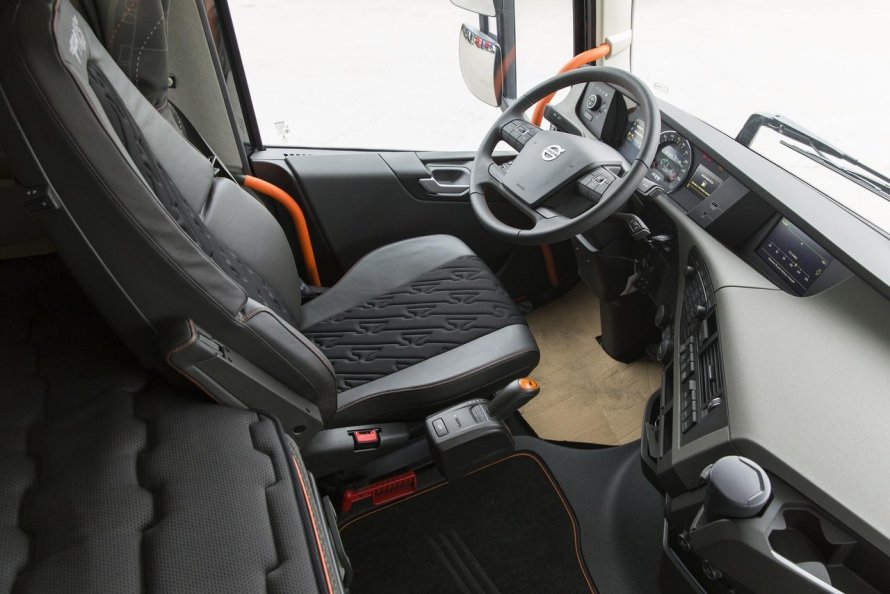 Volvo FH 2015 салон