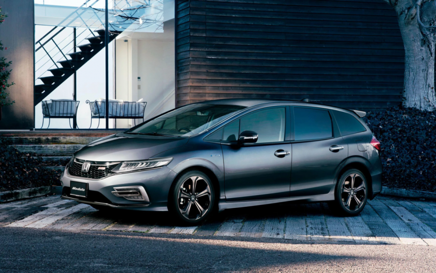 Honda Jade Hybrid RS