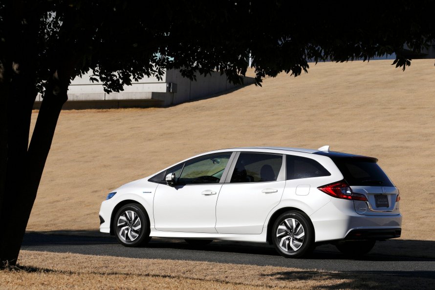 Honda Jade Hybrid 2015