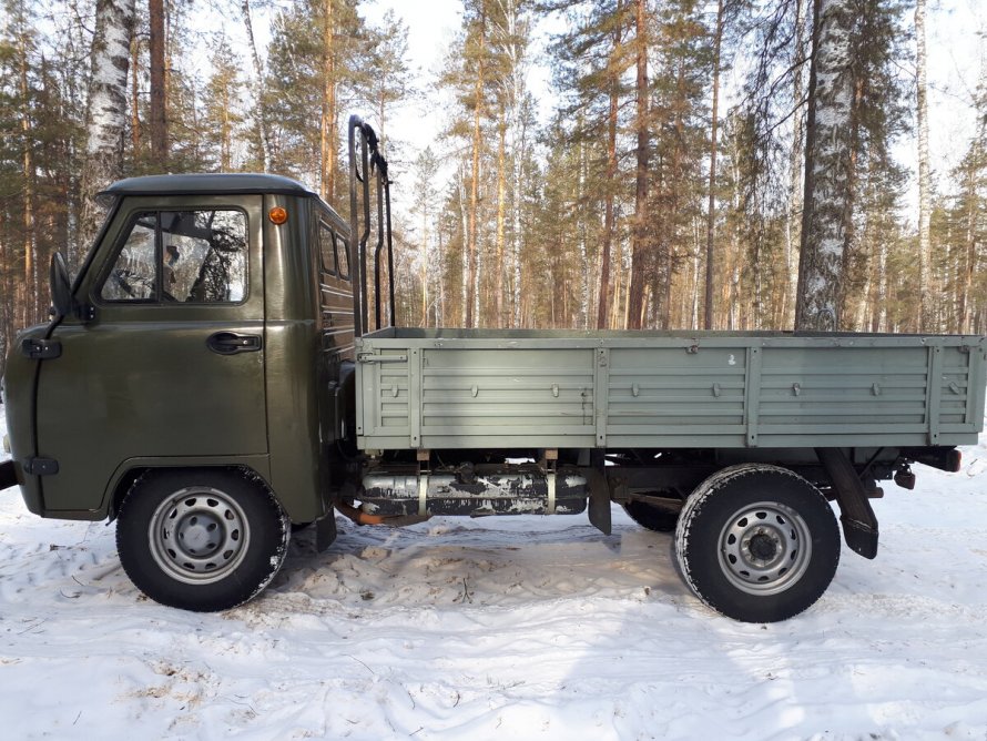 УАЗ 3303 бортовой белый