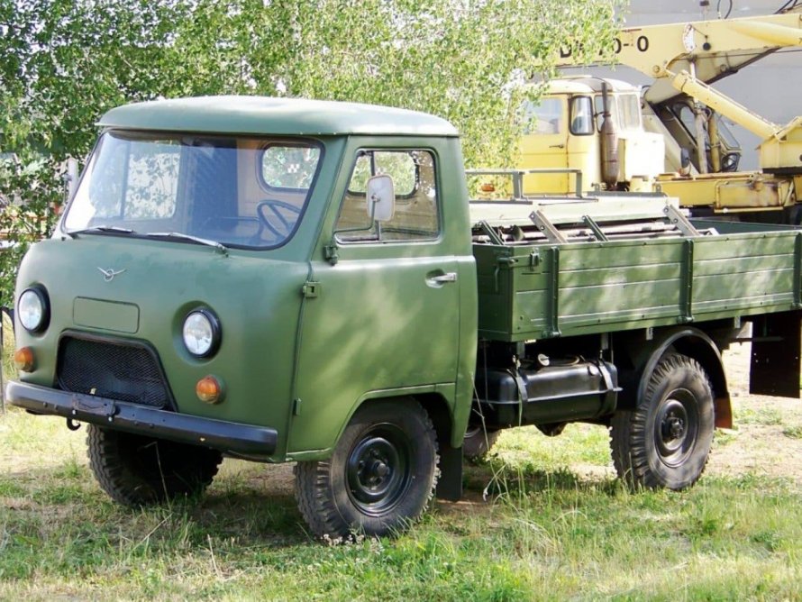 УАЗ бортовой модель 3303