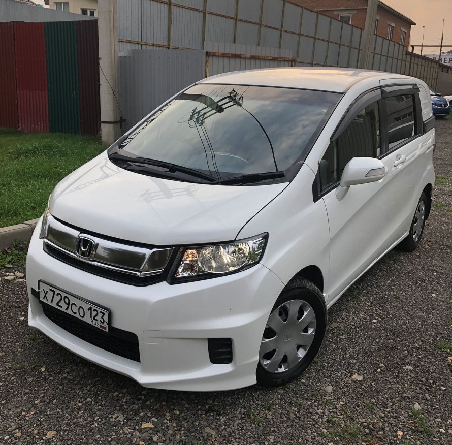 Honda freed Spike 2016