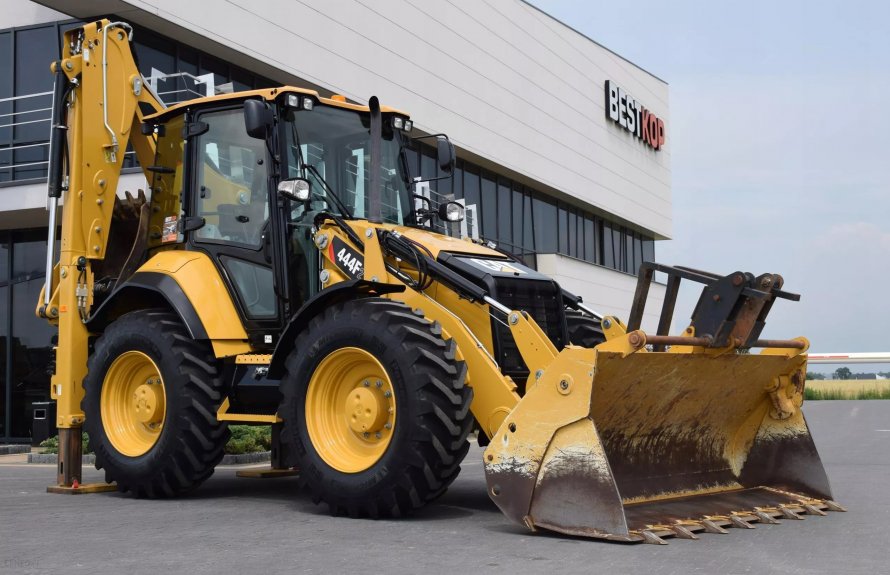 Экскаватор-погрузчик Caterpillar 444