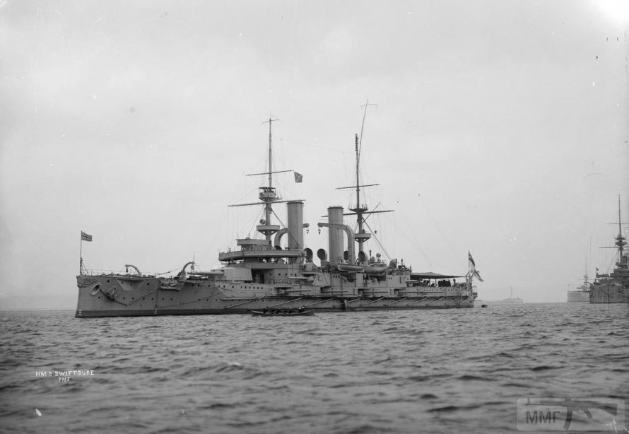 Крейсер HMS indefatigable